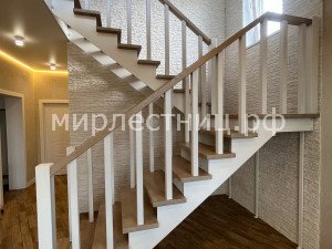 № 237 к.   Лестница на двух плоских металлических косоурах. 