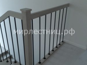 № 238 к.11.      Классическая лестница. Металлическое ограждение. 