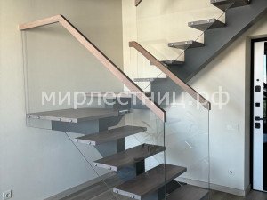 № 242 к.   Лестница на ЦМК. Ограждение из стекла.