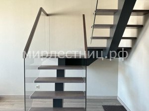 № 242 к.2.   Лестница на ЦМК. Ограждение из стекла.