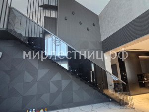 №245 кс.6.   Консольная лестница. Ограждение - стекло цвет 