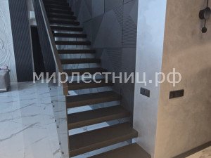 № 245 кс.4.   Консольная лестница. Ограждение - стекло цвет 