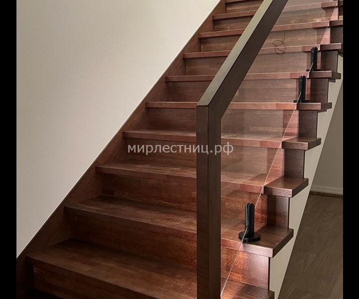 № 229 к.   Стекло на мини стойках черного цвета.