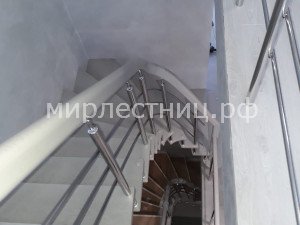 № 198 б.    Больцевая лестница с современным ограждением из нержавеющей стали. - 1