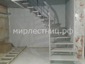 № 198 б.    Больцевая лестница с современным ограждением из нержавеющей стали. - 2