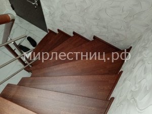 № 252 к.3.   Забежные ступени.