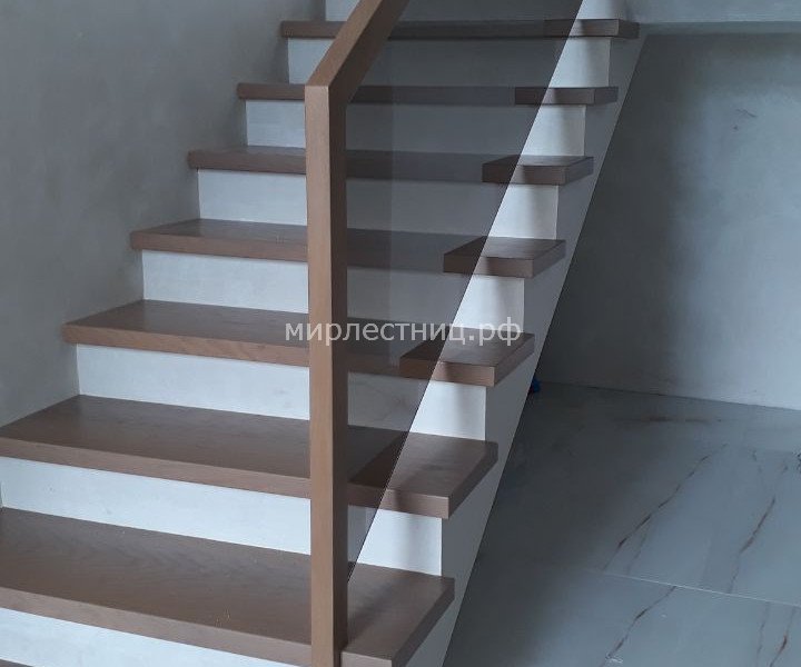 № 253к.   Лестница с ограждением из стекла "графит".