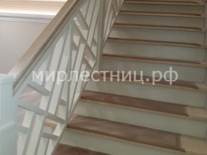 № 220 к.3.   Лестничный марш (рабочие фото с монтажными накладками).