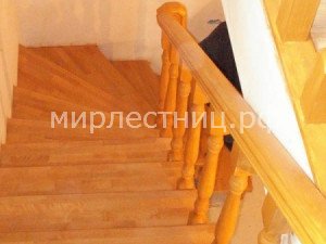 № 36 к.2.   Лестничный марш с поворотными ступенями.