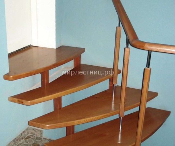 № 38 к.   Лестница в гараже.