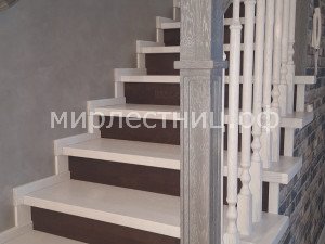 № 257 к.10.   Классическое деревянное ограждение.