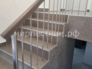 № 262 к. ОГ-25.   Ограждение из матовой нержавеющей стали на лестницу из керамогранита.