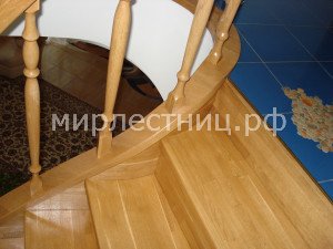 № 47 кр.    Дубовая лестница в тетивах со скрученными перилами. - 10