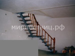 № 30 к.  Лестница на ЦМК (центральном металлическом косоуре) с 