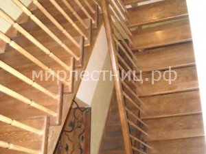 № 32 к - 2.  Поворот на 180 градусов выполнен через прямоугольную площадку.