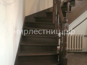 № 61 к - 3.  Классическая деревянная лестница.