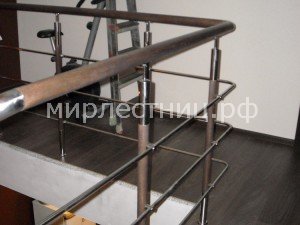 № 77 к - 6.   Поворот балюстрады верхнего этажа.