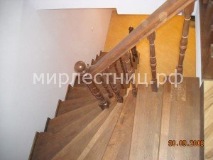 № 34 к - 4.  Поворот лестницы на 90 градусов выполнен через забежной участок.