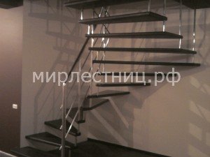 № 62 б - 2.   Крепление ступеней непосредственно в стены.