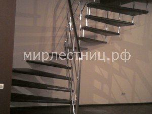 № 62 б.   Легкая больцевая лестница с поворотом на 180 градусов через два забежных участка.