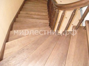 Лестница больцевая на тетиве. 59 б - 2