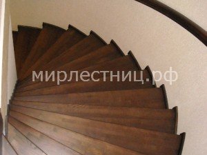 № 64 к.3.    Криволинейная лестница вся забежная.