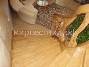№ 47 кр.2.    Две тетивы в основании лестницы.
