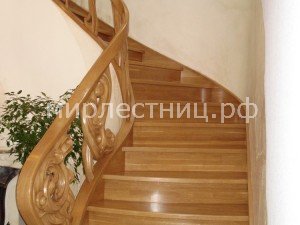 № 47 кр.    Дубовая лестница в тетивах со скрученным поручнем.